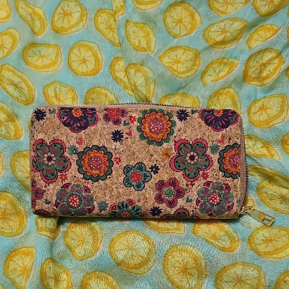 Floral  Wallet - Picture 2 of 5